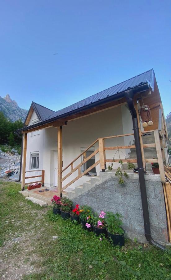 Guesthouse Gezim Selimaj ヴァルボナ エクステリア 写真