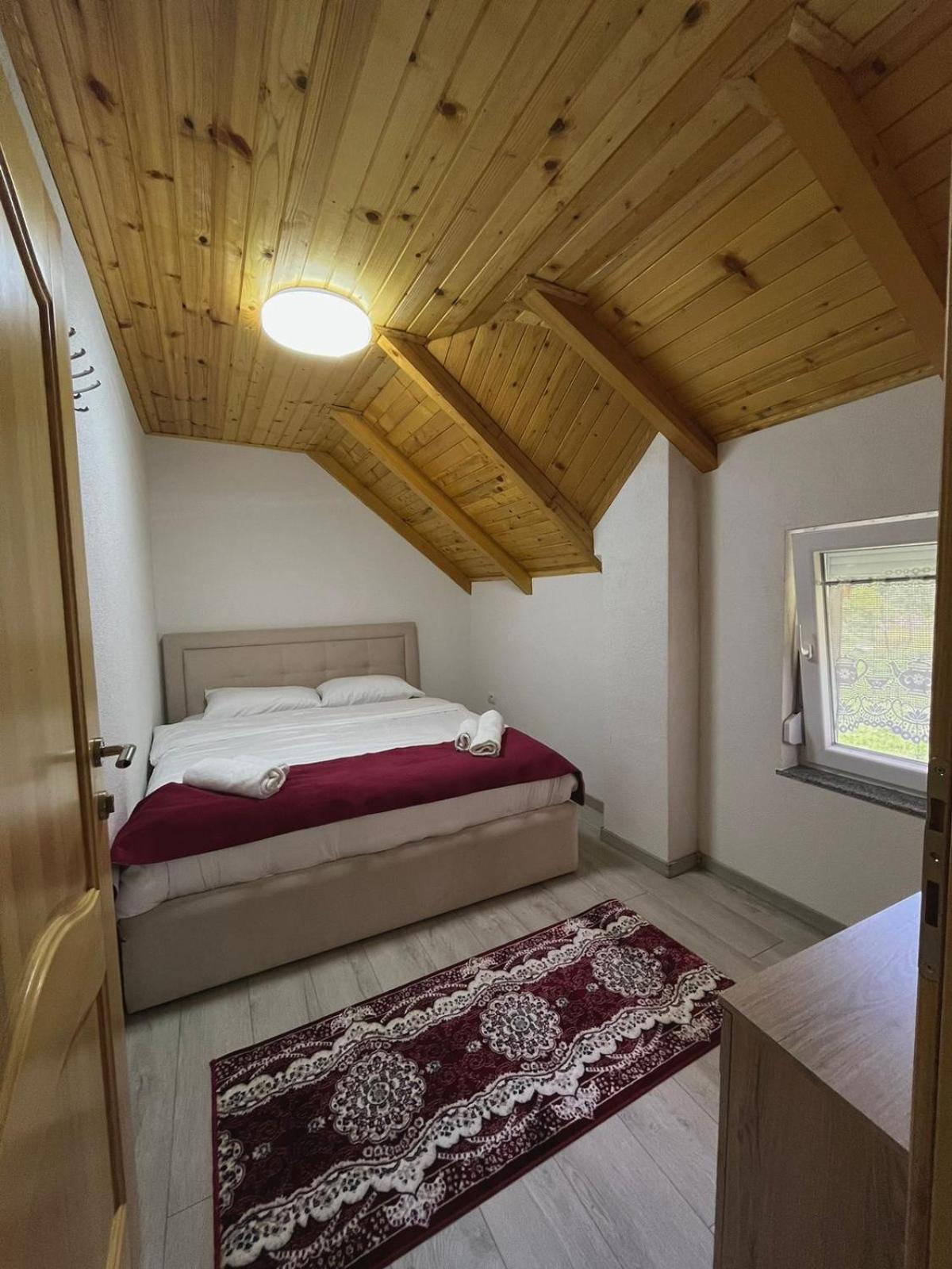 Guesthouse Gezim Selimaj ヴァルボナ エクステリア 写真